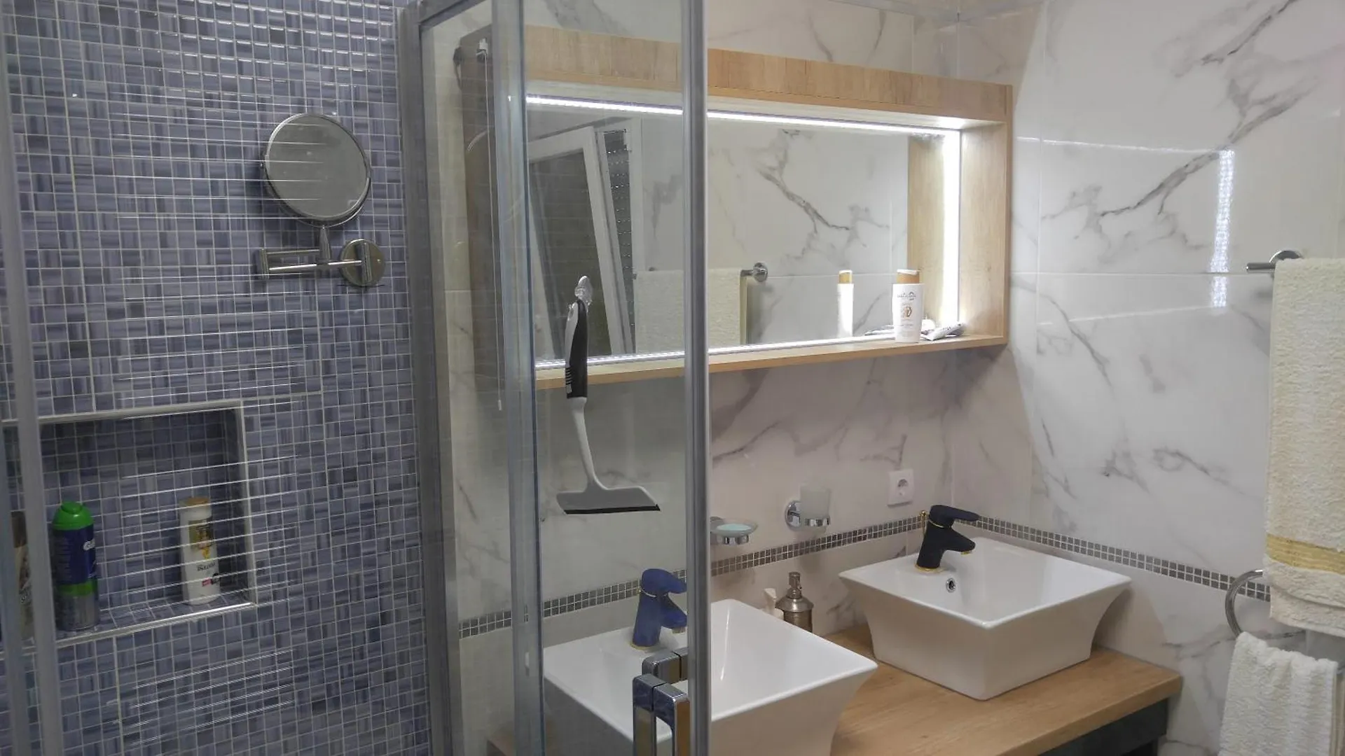 Shopping,Airport,Parking,Ring Road 100Sqm Comfort Thessaloníki 0*,  Grækenland